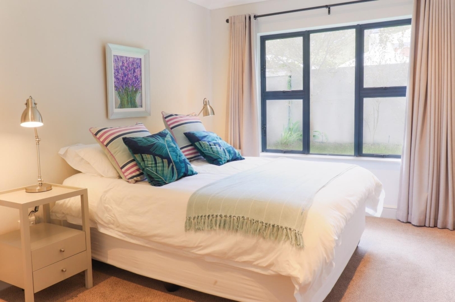 To Let 6 Bedroom Property for Rent in Voelklip Western Cape